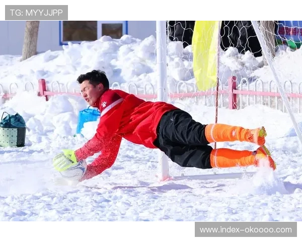 沈阳市第三届雪地足球村超联赛落幕，冠军队伍赢得年猪大奖