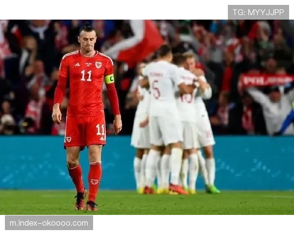 莱万禁区弧顶跑位进化，VR训练助力5轮轰7球